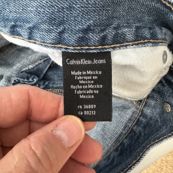 Calvin Klein Jeans Men's Denim Straight Cut Regular Wash Blue Jeans Size Tag: 36 - Picture 8 of 15